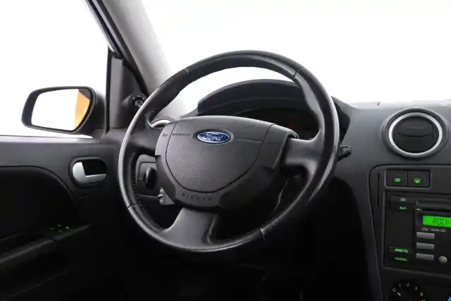 Musta Tila-auto, Ford Fusion – IYX-436