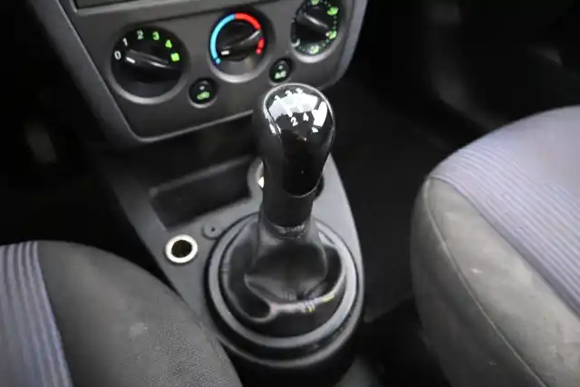 Musta Tila-auto, Ford Fusion – IYX-436