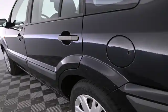 Musta Tila-auto, Ford Fusion – IYX-436