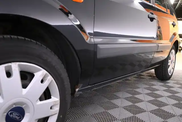 Musta Tila-auto, Ford Fusion – IYX-436