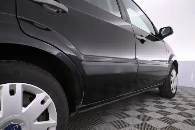 Musta Tila-auto, Ford Fusion – IYX-436