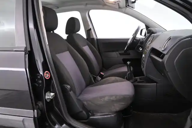 Musta Tila-auto, Ford Fusion – IYX-436