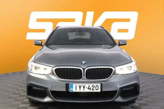 Harmaa Farmari, BMW 530 – IYY-420
