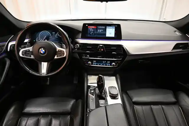 Harmaa Farmari, BMW 530 – IYY-420