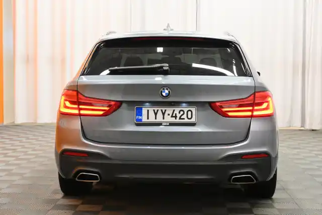 Harmaa Farmari, BMW 530 – IYY-420