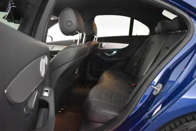 Sininen Sedan, Mercedes-Benz C – IYY-423