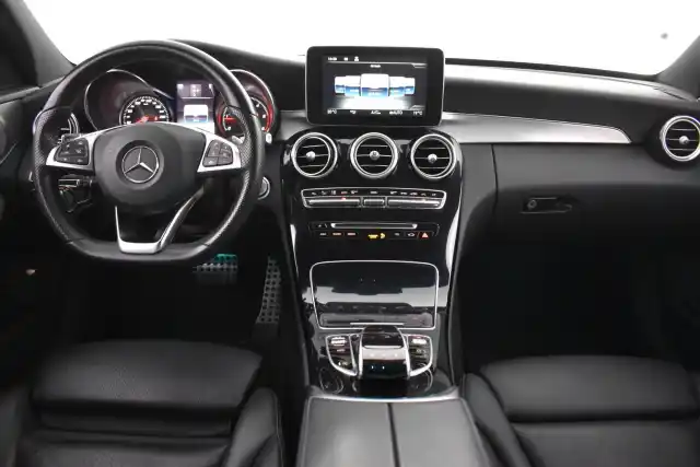 Sininen Sedan, Mercedes-Benz C – IYY-423