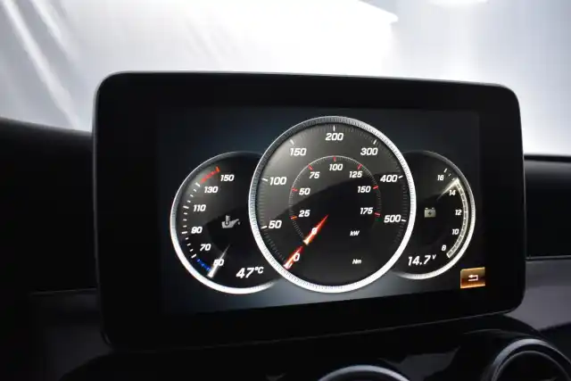 Sininen Sedan, Mercedes-Benz C – IYY-423