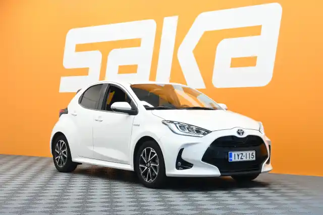 Valkoinen Viistoperä, Toyota Yaris – IYZ-115