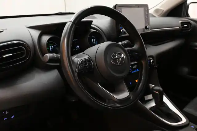 Valkoinen Viistoperä, Toyota Yaris – IYZ-115