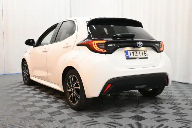 Valkoinen Viistoperä, Toyota Yaris – IYZ-115