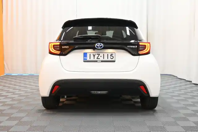 Valkoinen Viistoperä, Toyota Yaris – IYZ-115