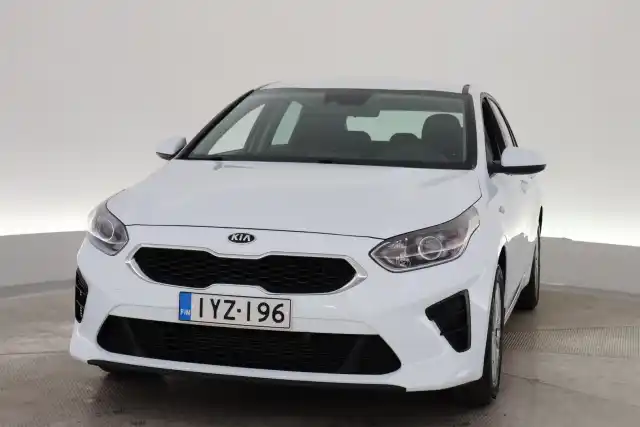 Valkoinen Viistoperä, Kia Ceed – IYZ-196