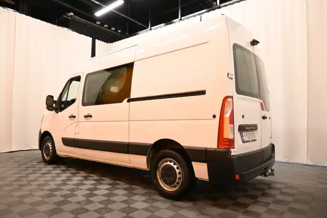 Valkoinen Pakettiauto, Renault Master – IYZ-270