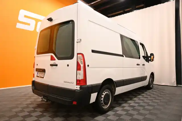 Valkoinen Pakettiauto, Renault Master – IYZ-270