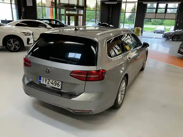 Hopea Farmari, Volkswagen Passat – IYZ-496