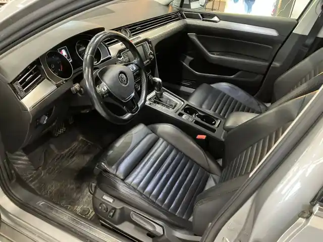 Hopea Farmari, Volkswagen Passat – IYZ-496