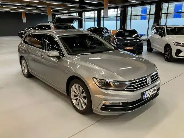 Hopea Farmari, Volkswagen Passat – IYZ-496