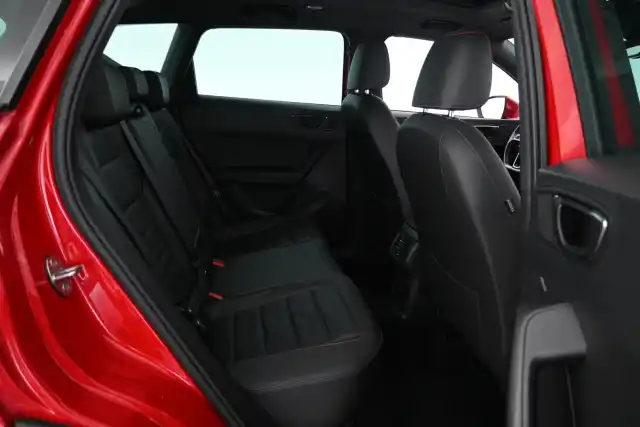 Punainen Maastoauto, Seat Ateca – IYZ-951