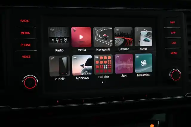 Punainen Maastoauto, Seat Ateca – IYZ-951