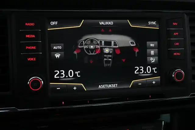 Punainen Maastoauto, Seat Ateca – IYZ-951