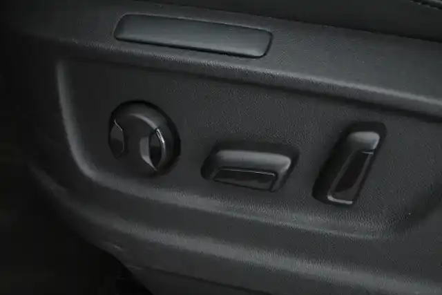 Punainen Maastoauto, Seat Ateca – IYZ-951