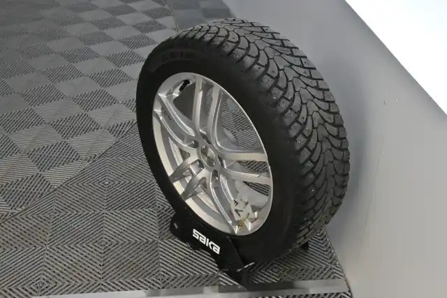 Punainen Maastoauto, Seat Ateca – IYZ-951