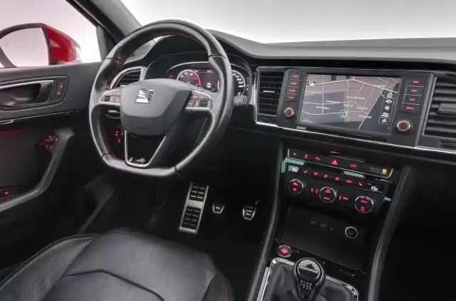 Punainen Maastoauto, Seat Ateca – IYZ-951
