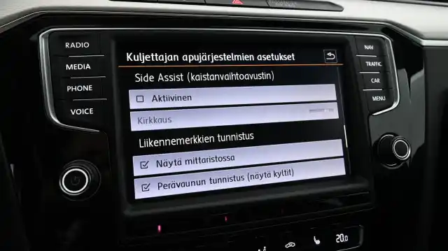 Harmaa Farmari, Volkswagen Passat – IZB-137