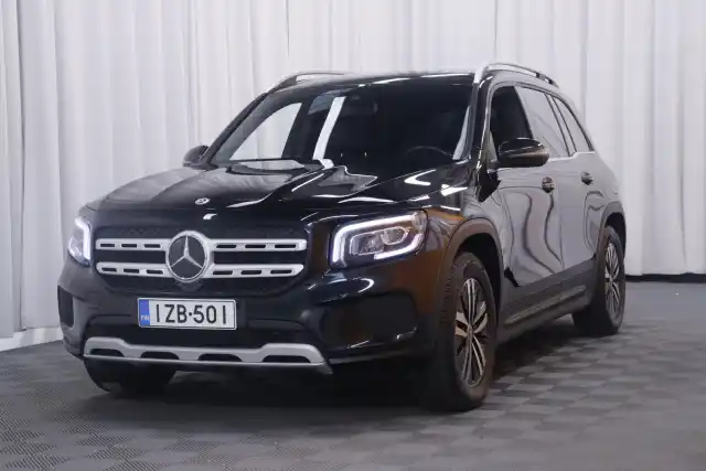 Musta Maastoauto, Mercedes-Benz GLB – IZB-501