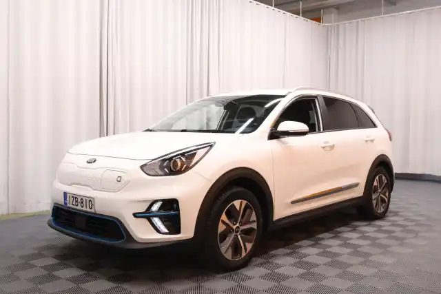 Valkoinen Maastoauto, Kia NIRO – IZB-810