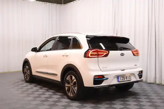 Valkoinen Maastoauto, Kia NIRO – IZB-810