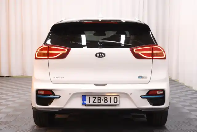 Valkoinen Maastoauto, Kia NIRO – IZB-810