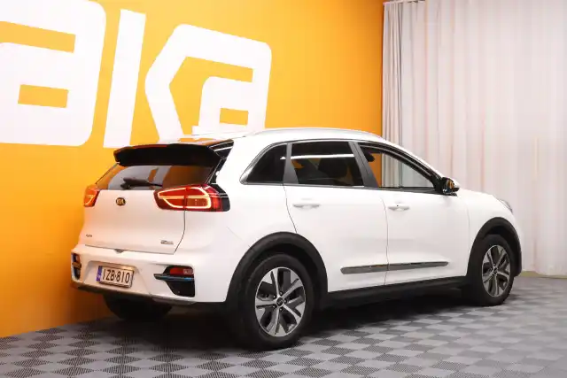 Valkoinen Maastoauto, Kia NIRO – IZB-810