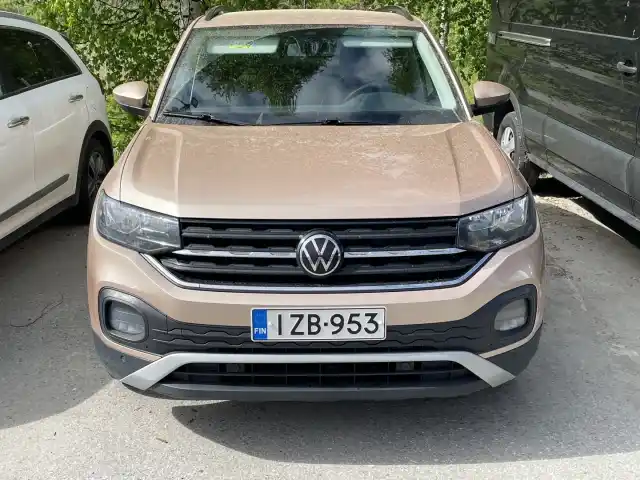 Oranssi Maastoauto, Volkswagen T-Cross – IZB-953