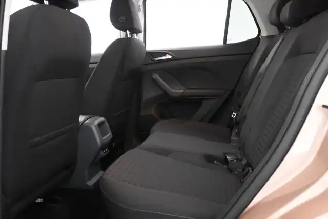 Oranssi Maastoauto, Volkswagen T-Cross – IZB-953