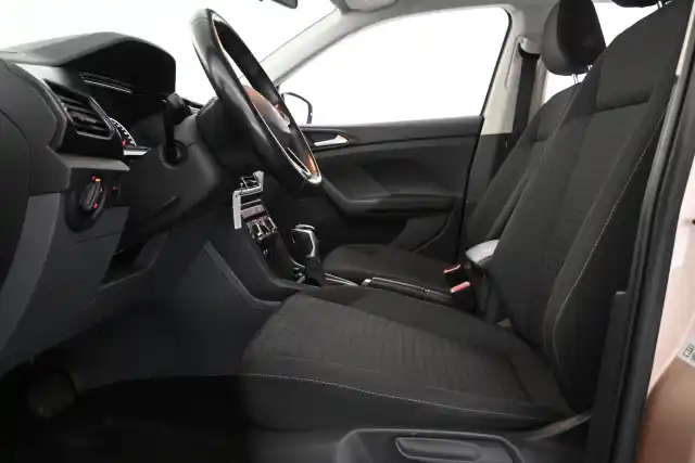 Oranssi Maastoauto, Volkswagen T-Cross – IZB-953