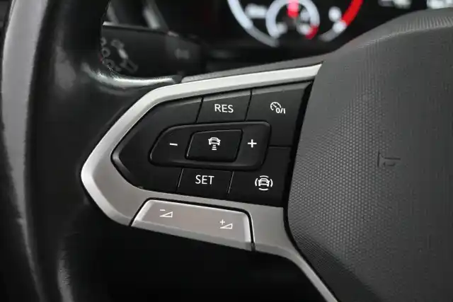 Oranssi Maastoauto, Volkswagen T-Cross – IZB-953