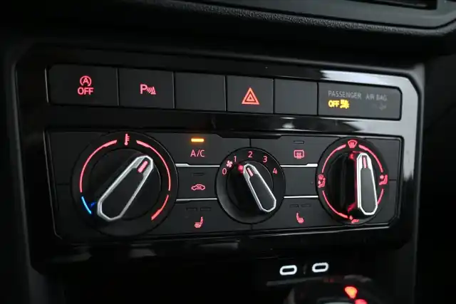 Oranssi Maastoauto, Volkswagen T-Cross – IZB-953