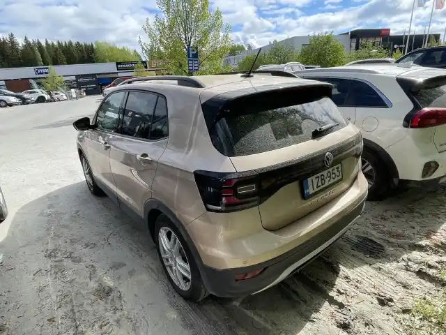 Oranssi Maastoauto, Volkswagen T-Cross – IZB-953