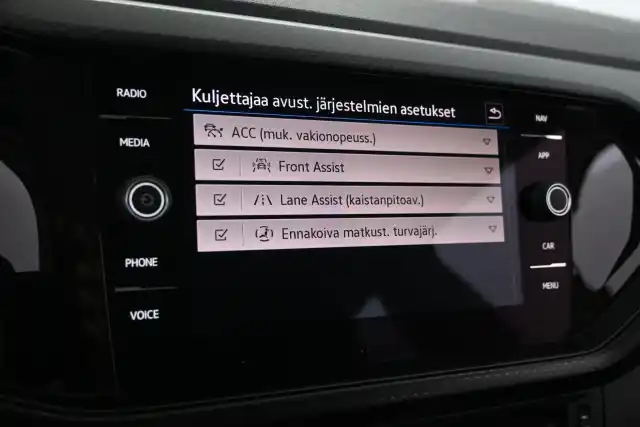 Oranssi Maastoauto, Volkswagen T-Cross – IZB-953