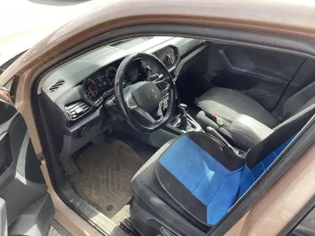 Oranssi Maastoauto, Volkswagen T-Cross – IZB-953