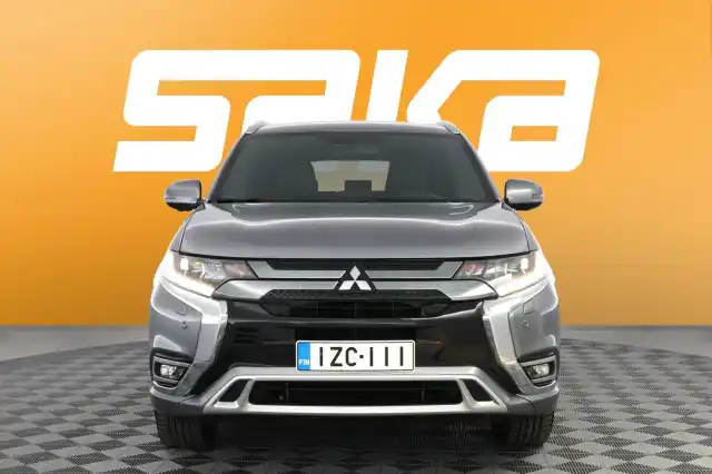 Harmaa Maastoauto, Mitsubishi Outlander PHEV – IZC-111