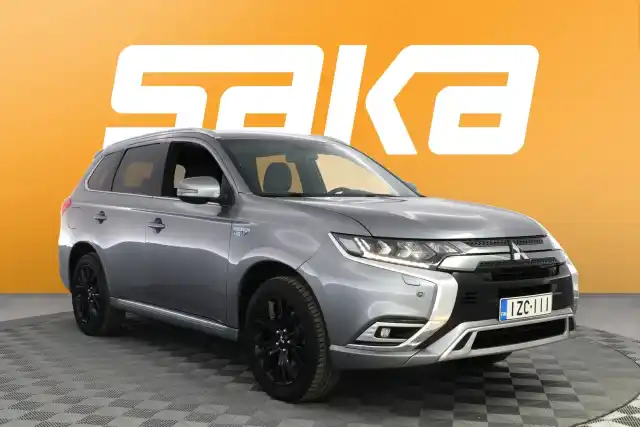 Harmaa Maastoauto, Mitsubishi Outlander PHEV – IZC-111