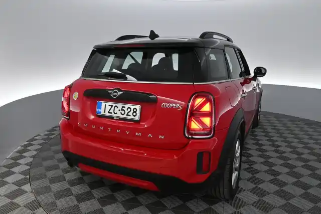 Punainen Maastoauto, Mini Countryman – IZC-528