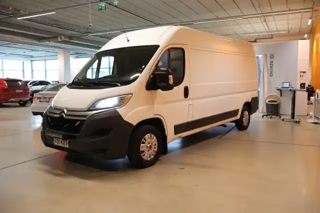 Valkoinen Pakettiauto, Citroen JUMPER – IZC-623
