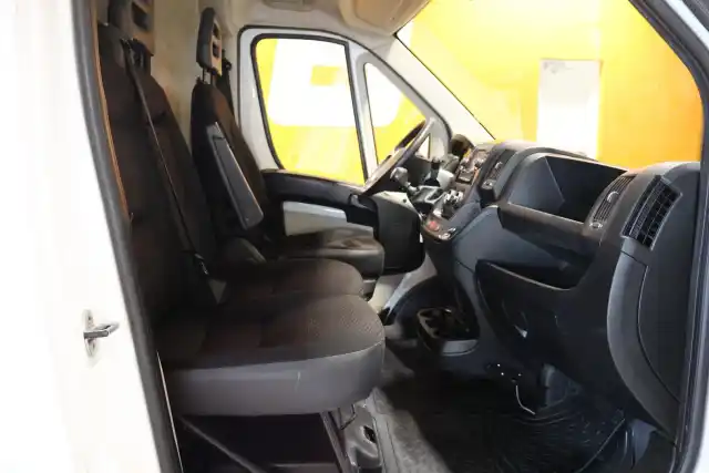 Valkoinen Pakettiauto, Citroen JUMPER – IZC-623