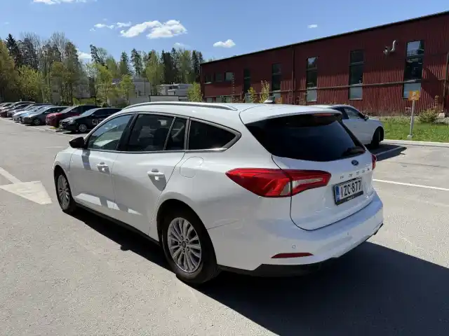 Valkoinen Farmari, Ford Focus – IZC-877