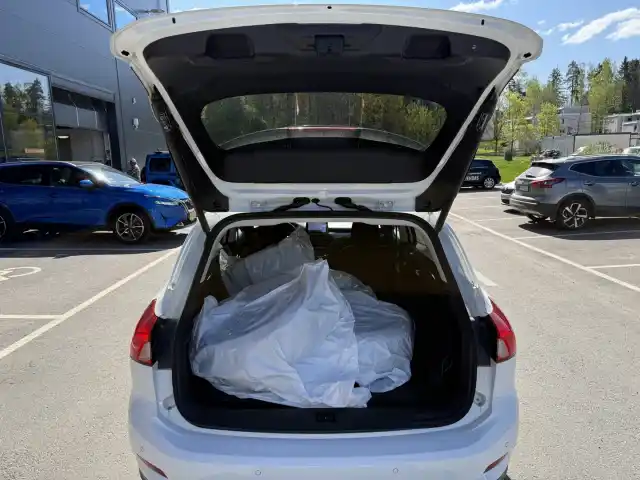 Valkoinen Farmari, Ford Focus – IZC-877