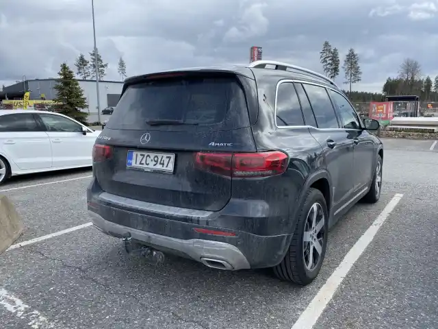 Musta Maastoauto, Mercedes-Benz GLB – IZC-947